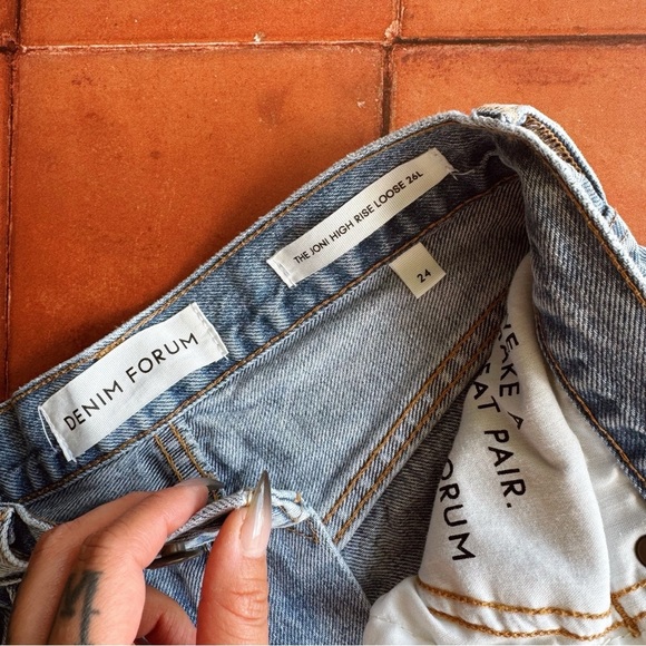Sz 24 Short Aritzia Denim Forum The Joni High Rise Loose 26l GUC - Picture 4 of 7